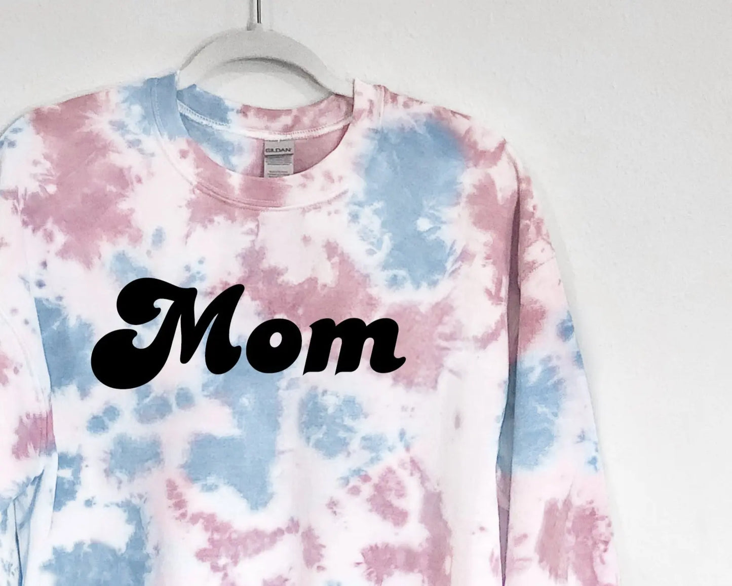 mom mama dad dada gender reveal tie dye sweatshirt tee t-shirt baby reveal pregnancy announcement party outfits pink blue white gender neutral