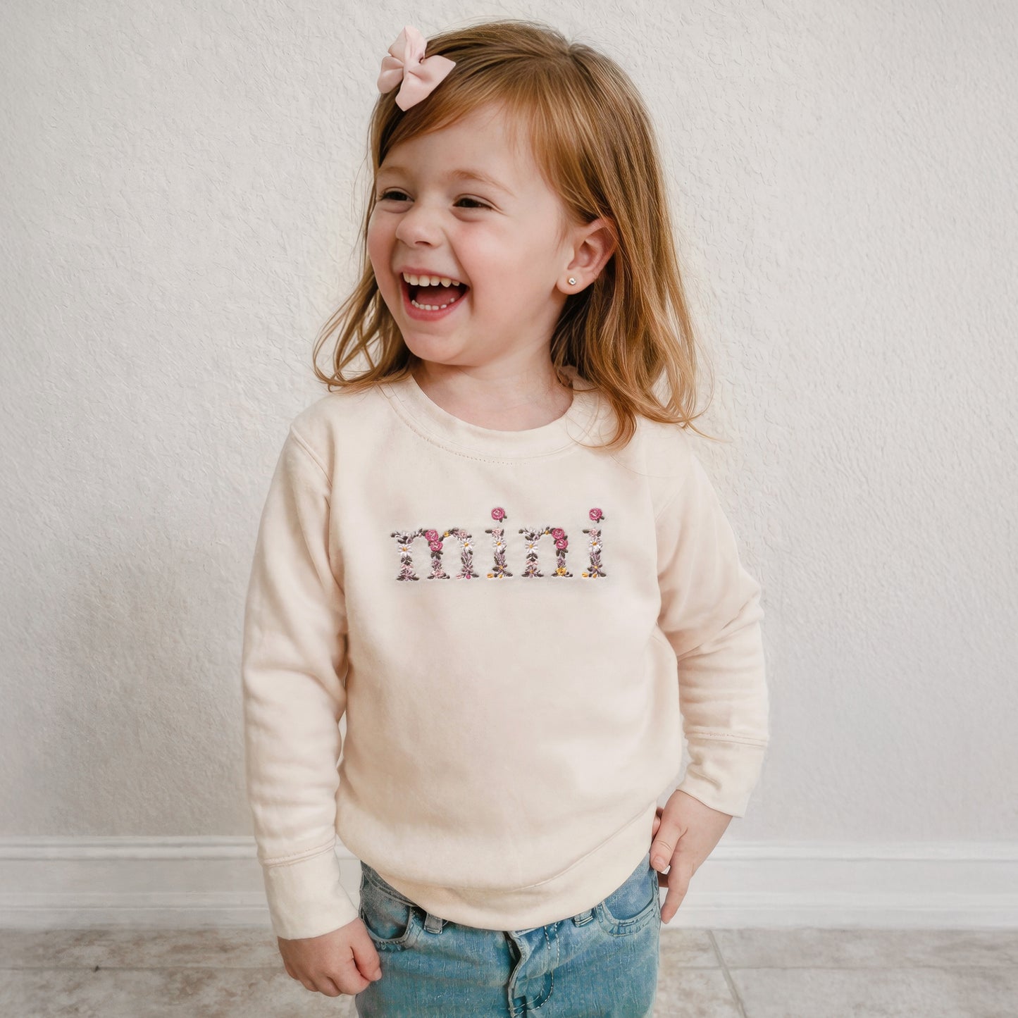 Cream floral mommy and me matching outfits with embroidered mama sweatshirt and baby bodysuit, ideal for hospital outfits, newborn photos, and baby gifts.
