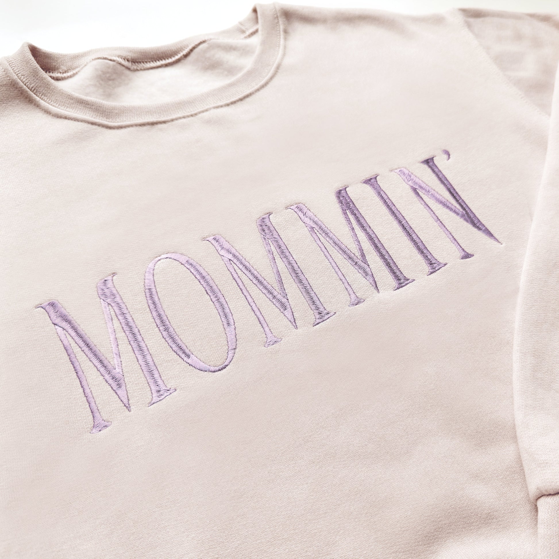 mommin sweatshirt for moms, crewneck for moms, gift for mom, handmade gift, personalized mom gift, mother sweatshirt custom embroidered sweatshirt gift