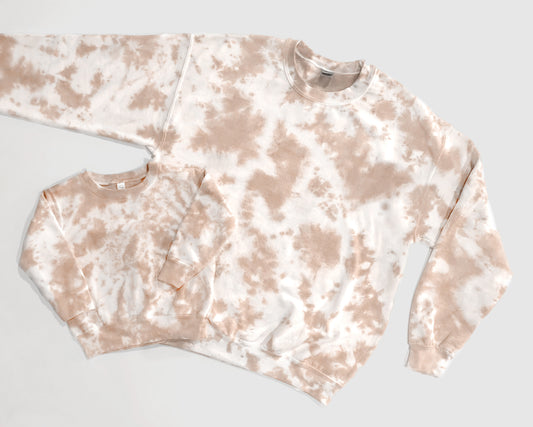 mommy and me matching tie dye sweatshirts onesies bodysuits custom personalized neutral baby shower gift mom birthday dad birthday new parent newborn coming home from hospital gift